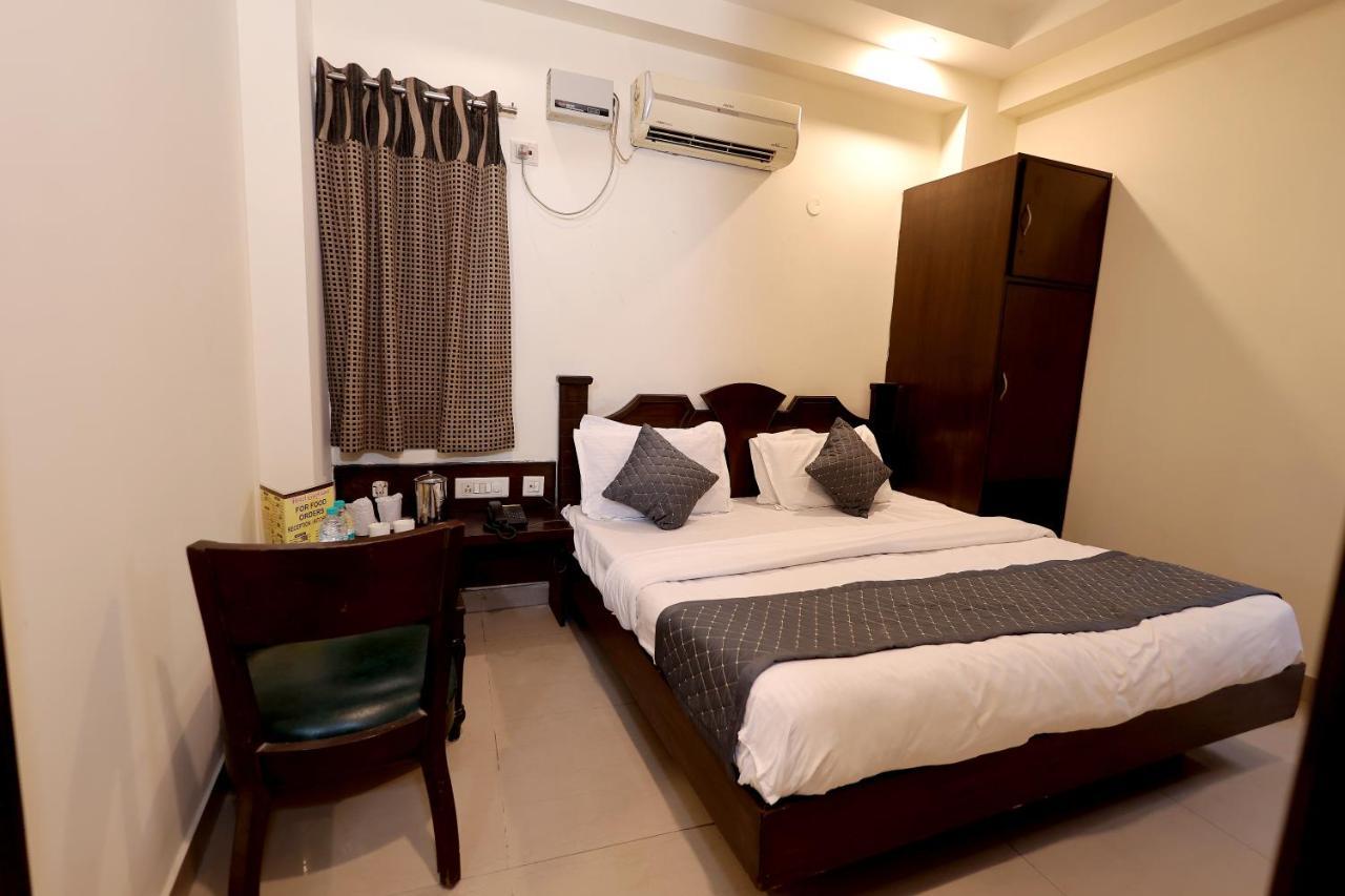 Hotel Gaylord International - New Delhi Buitenkant foto