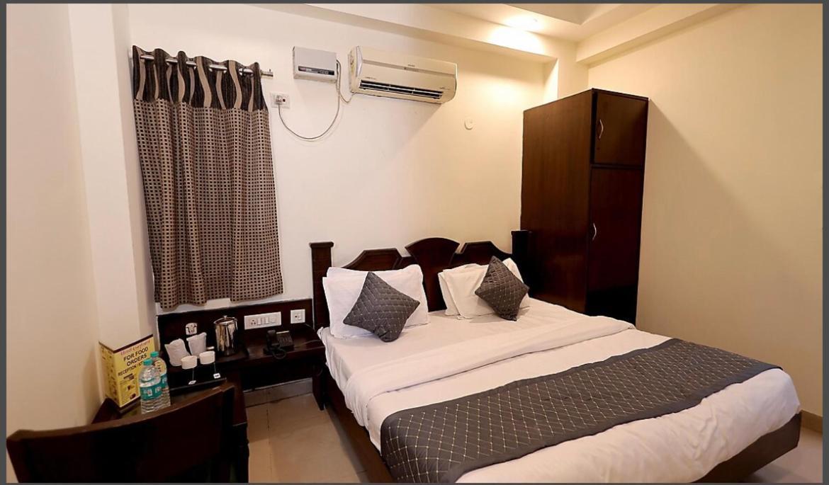 Hotel Gaylord International - New Delhi Buitenkant foto